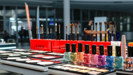 De beste Cosmeticawinkels in Sint-Niklaas. Beoordelingen en tarieven in België